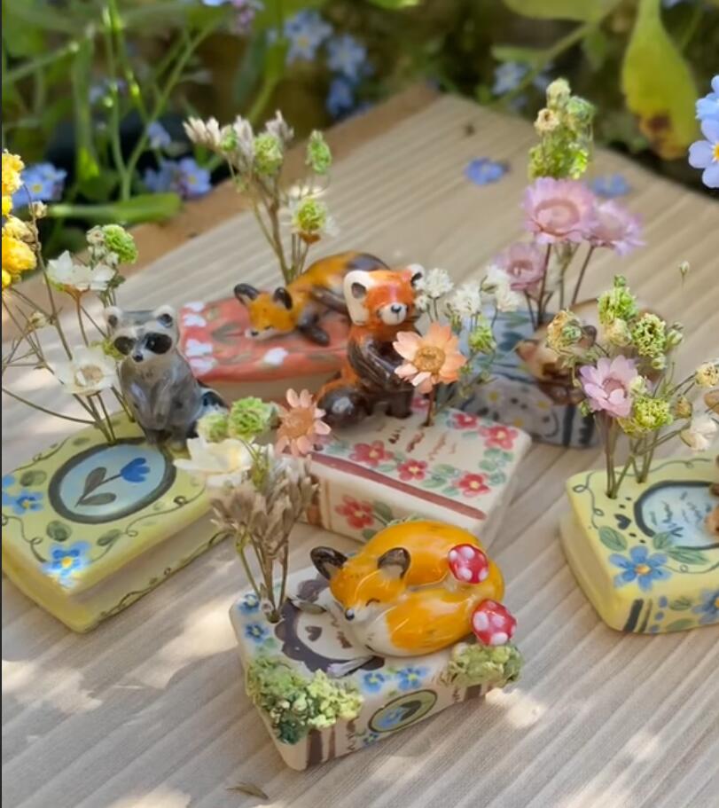 🔥Last Day 50% OFF - 🦊🐈🐼Book Sculpture Animal Mini Vase Ornaments