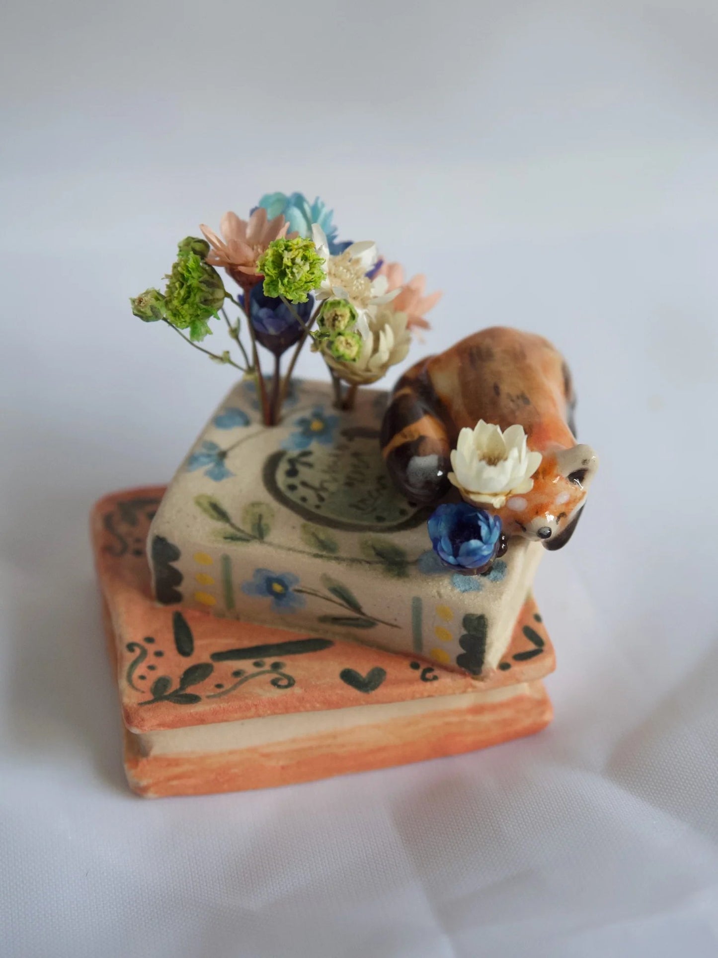 🔥Last Day 50% OFF - 🦊🐈🐼Book Sculpture Animal Mini Vase Ornaments